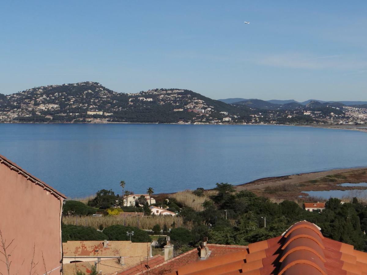 Appartement Vue Mer, Presqu'Il De Giens Hyeres Exterior photo